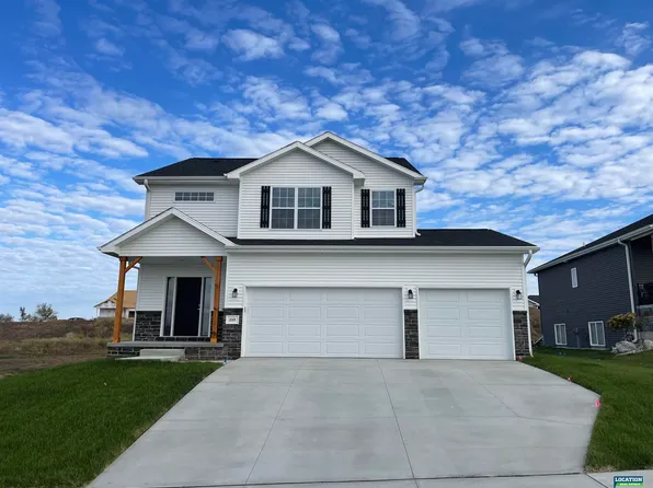 210 Woodland Blvd, Hickman, NE 68372