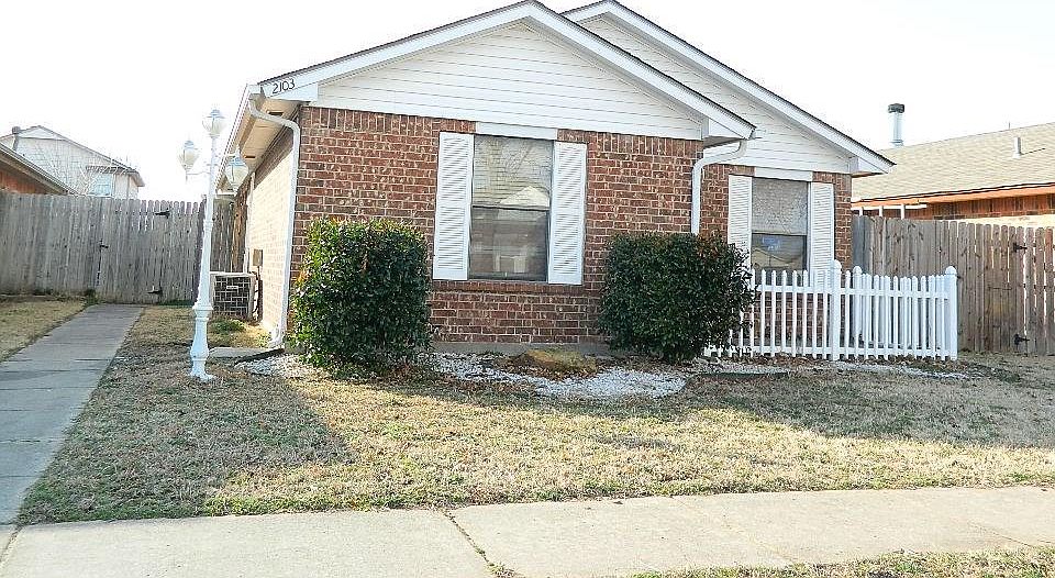2nd image of 2103 Lonnie Ln