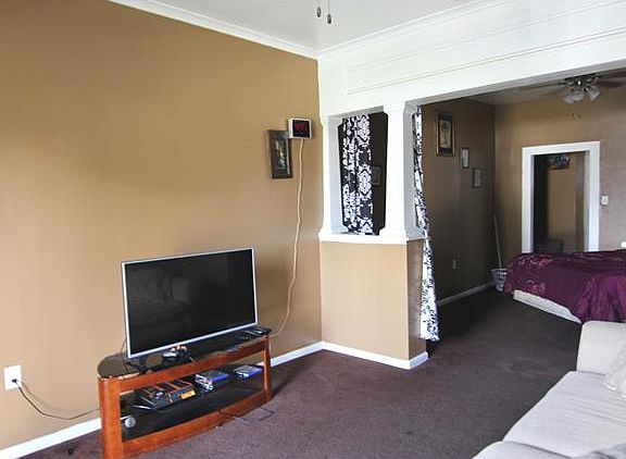 5th image of 2704 Clover St