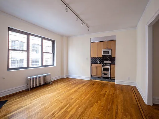 Rented by City Connections Realty | media 2