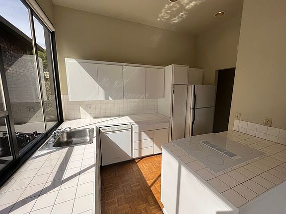 5th image of 2031 Waverly Pl N APT 3
