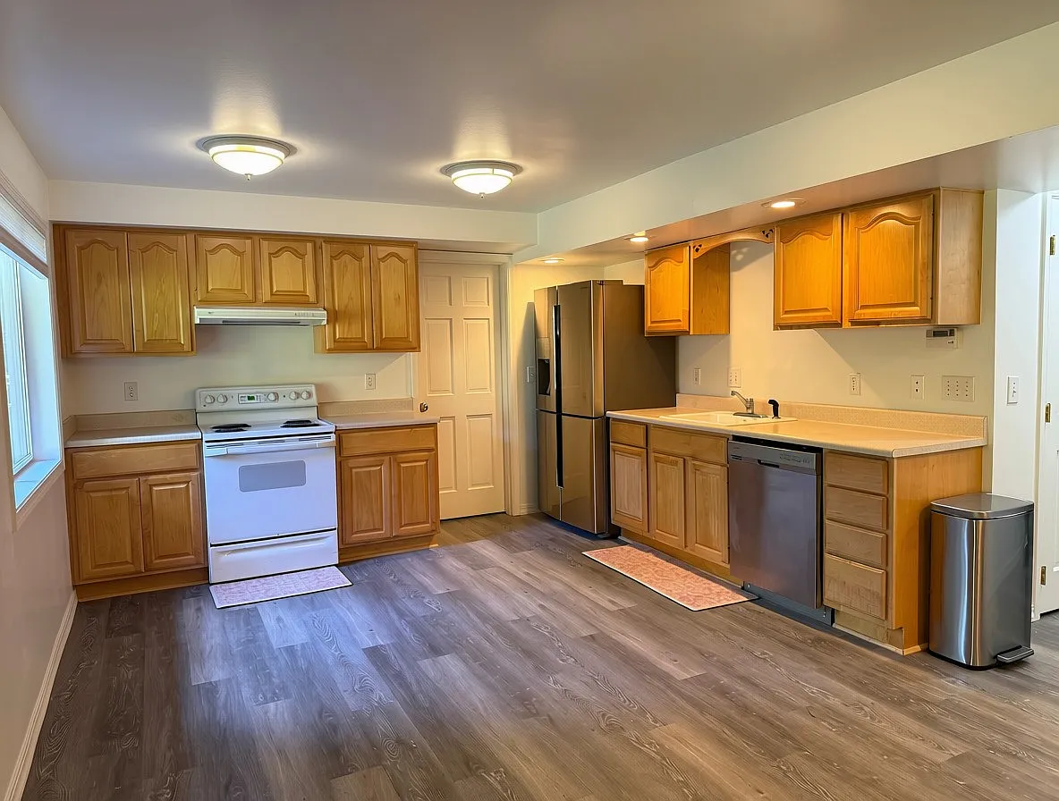 2 bed, 975 sqft, $2,700 — Photo 3
