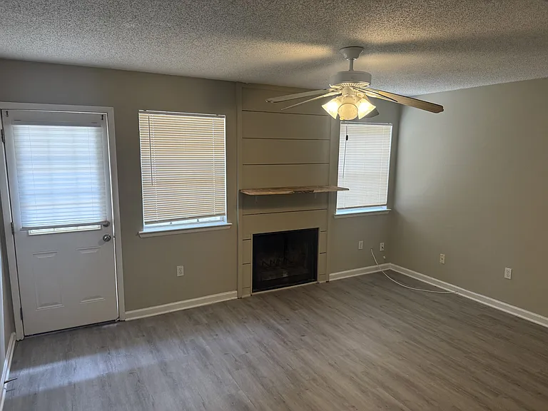 820 Meadow Glen Ave #B — Photo 1