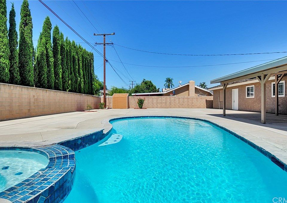 2nd image of 410 W Hacienda Dr