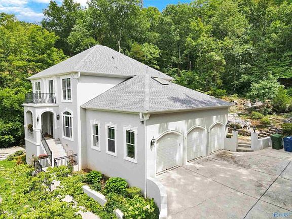 3rd image of 128 Darlington Rd NE