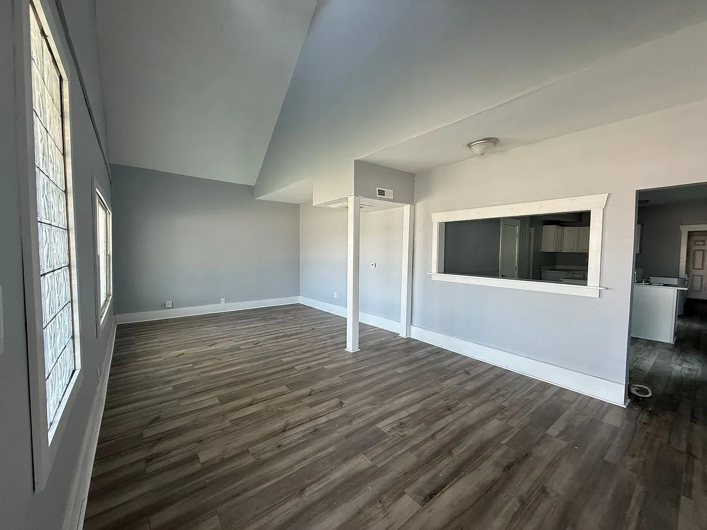 $1725Mth-Spacious 3 BDRM home — Photo 3