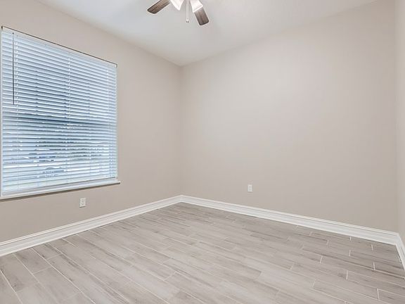 5th image of 1005 E 108th Ave