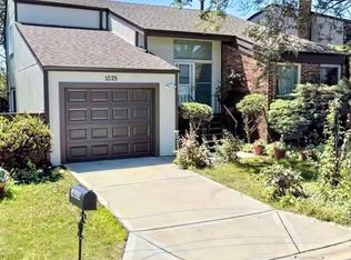 1025 Park Crest Dr, Darien, IL 60561