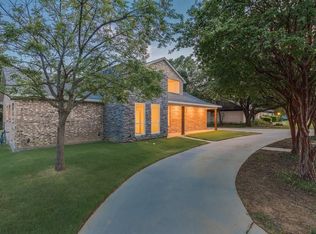 2425 Greenwood Dr, Grand Prairie, TX 75050