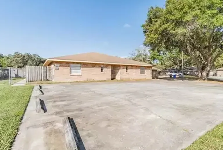 3202 Bloomingdale Villas Ct #3202 — Photo 2