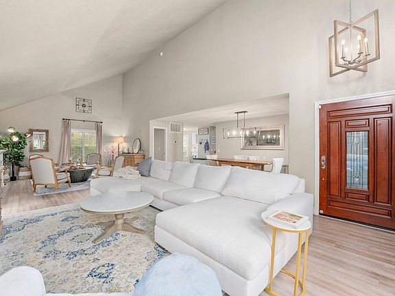 5th image of 9361 Winding Oak Dr