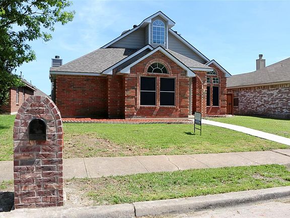 3rd image of 2112 Creek Royal Dr