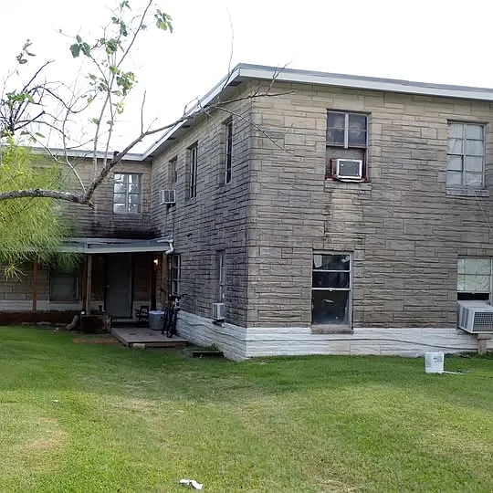 2 bed, $800 — Photo 2