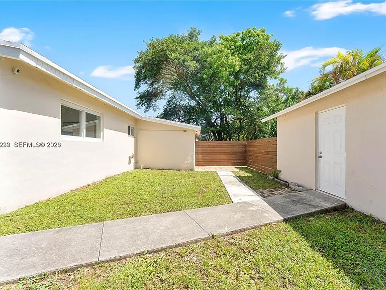 321 NW 56th Ave — Photo 6
