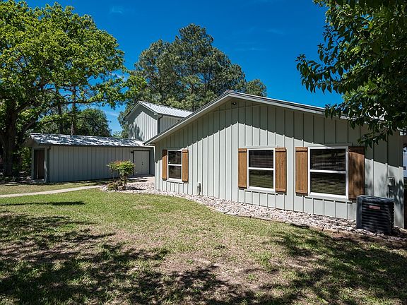 3rd image of 240 Harbor Dr
