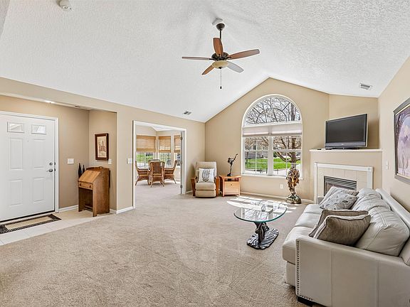 5th image of 3305 SE Glenstone Dr Unit 137