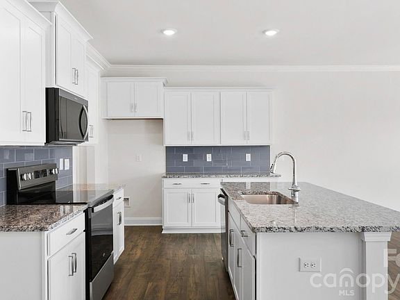 2nd image of 405 Creekview Rd
