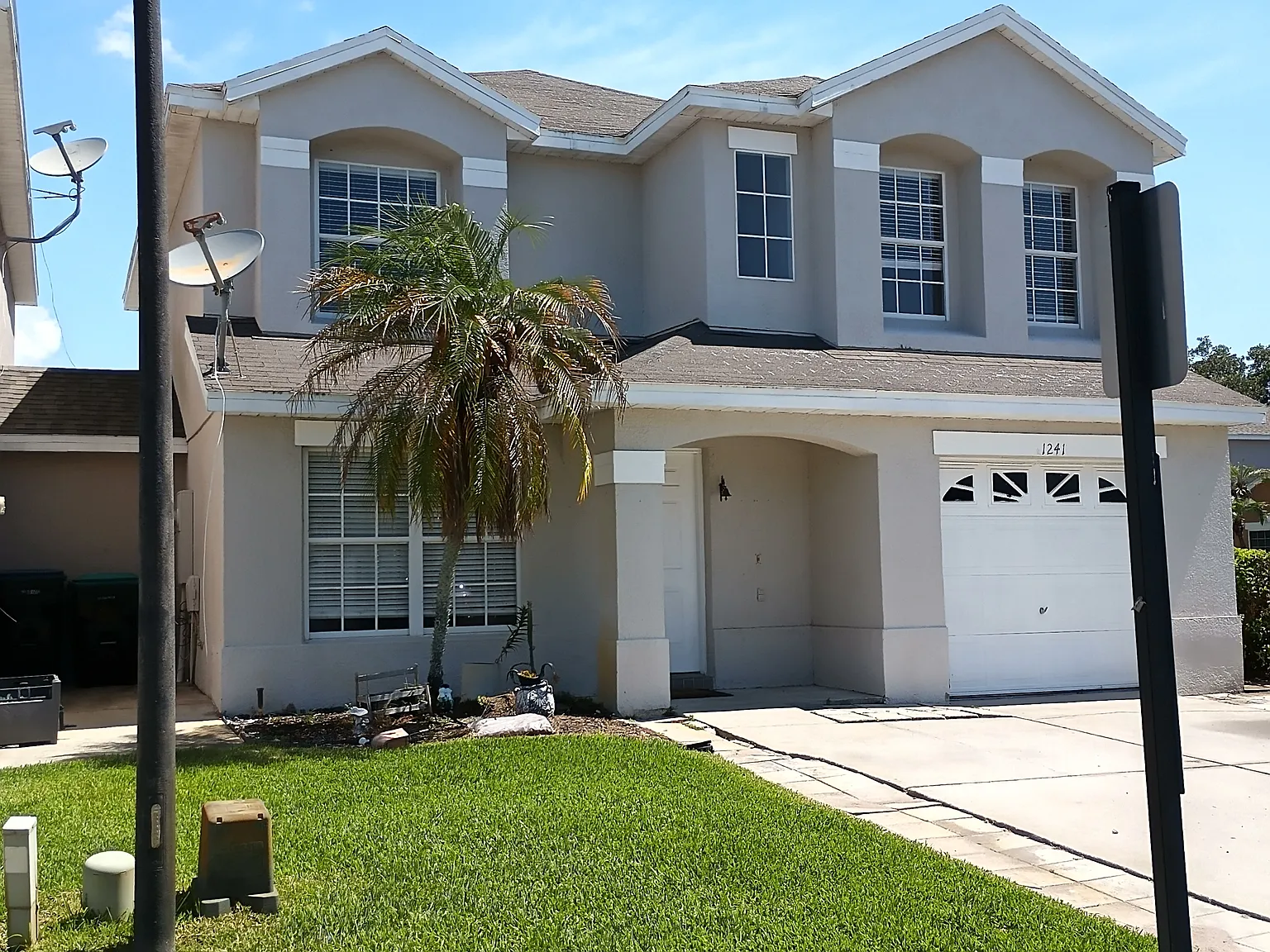1241 Sandbrook Dr — Photo 2