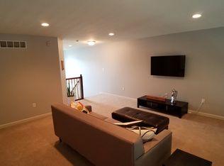 2045 Croghan Dr, Carnegie, PA