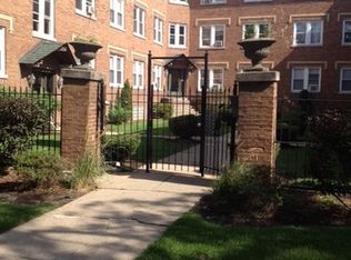 4820 W Hutchinson St APT 8C, Chicago, IL 60641