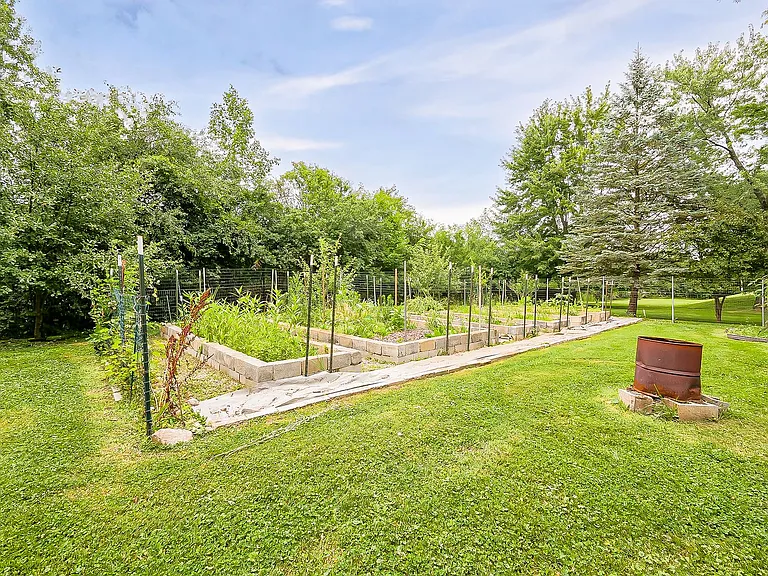 52010 Eleven Mile Rd — Photo 49