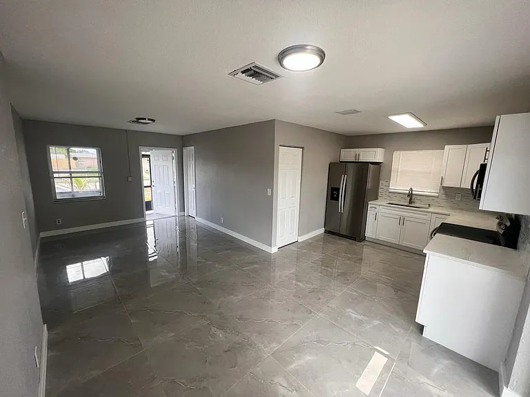 151 NE 17th Ave — Photo 3