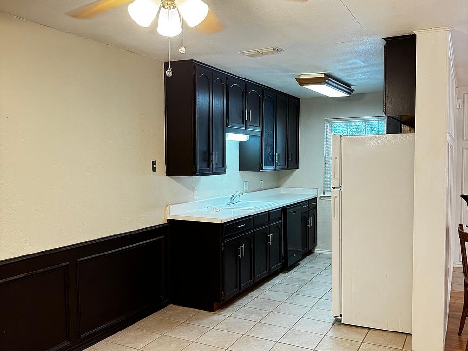1st image of 2802 Shady Grove Dr
