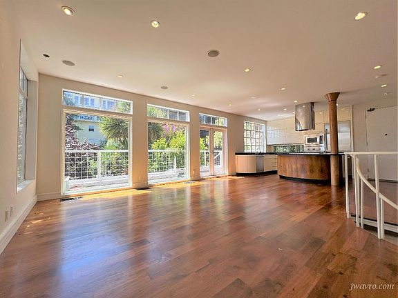 3rd image of 1055 Lombard St #C