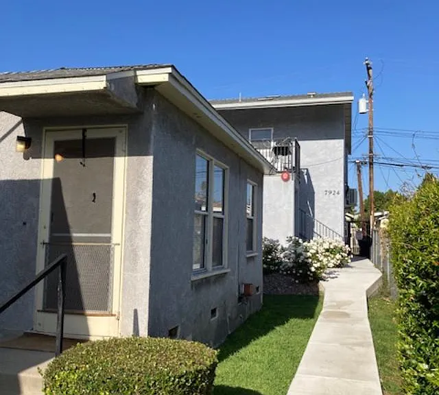 7922 Newlin Ave #C — Photo 4