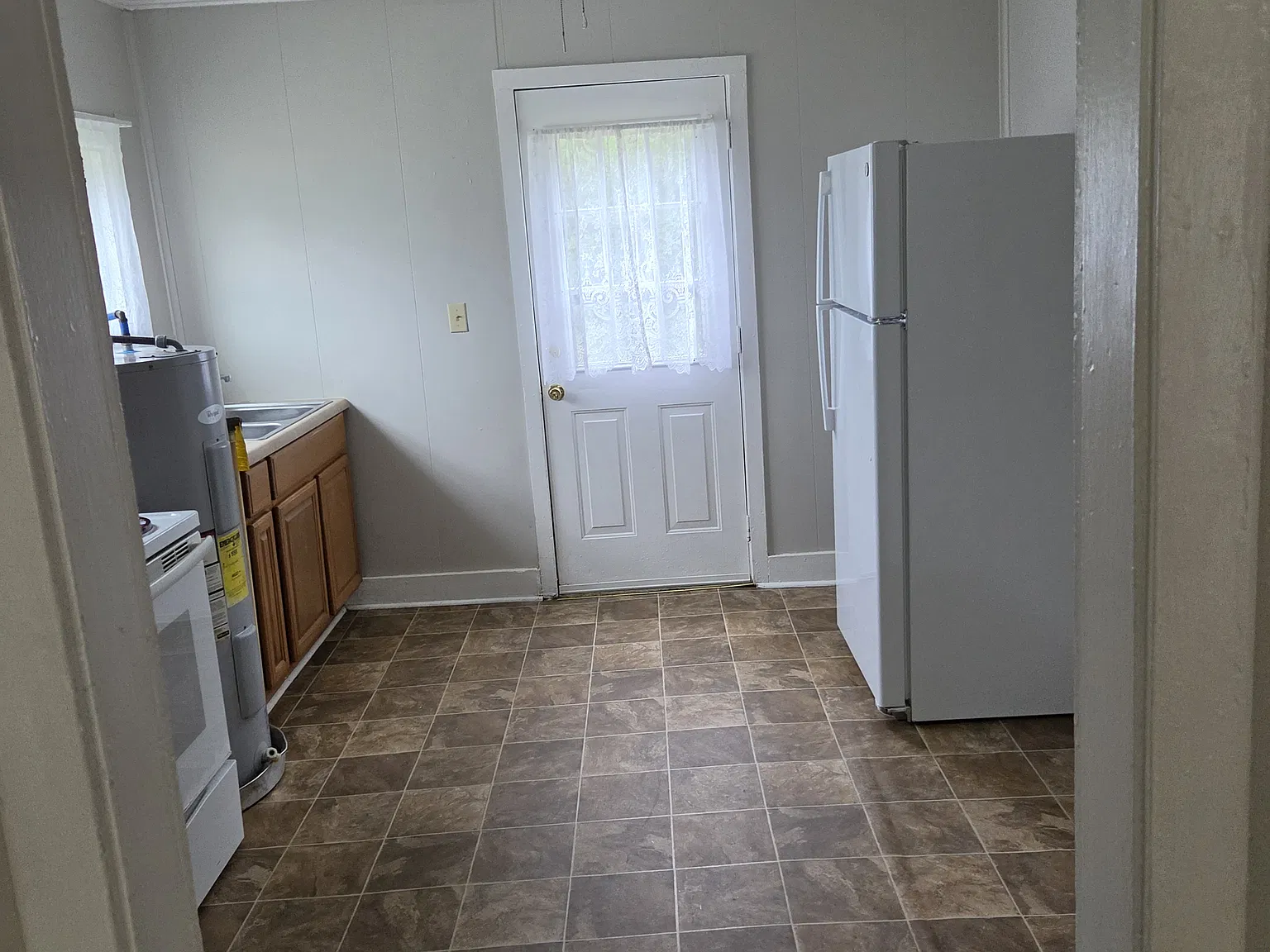 141 Bryan Ave — Photo 4