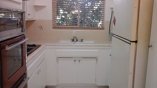 5th image of 629 W Knoll Dr APT 1