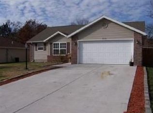 210 Pickett Rdg, Kirbyville, MO 65679