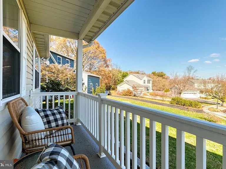 1577 Loring Ct — Photo 3