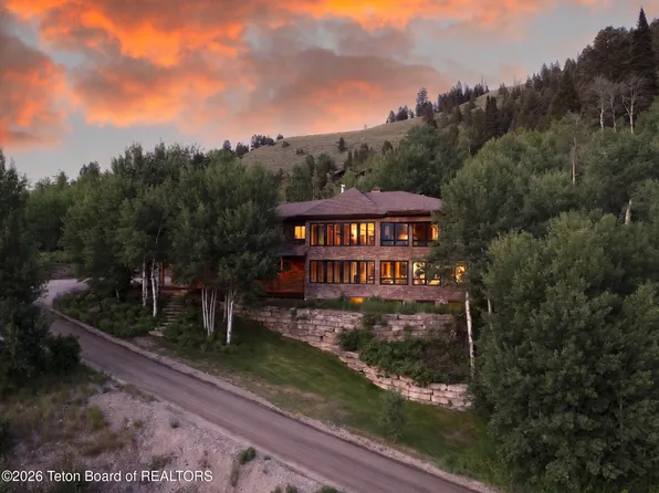 1100 Deer Creek Dr, Jackson, WY 83001