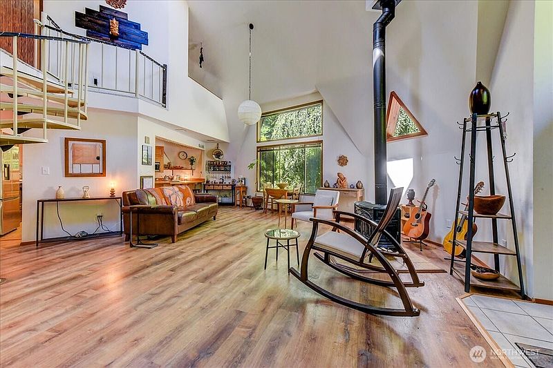 4th image of 3971 SE Camano Drive