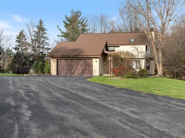 111 Cabot Cir, Camillus, NY 13031