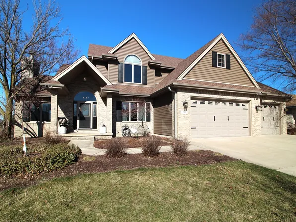 711 Edgewater Dr, Minooka, IL 60447