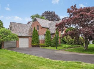 686 Ridge Rd, Wethersfield, CT 06109