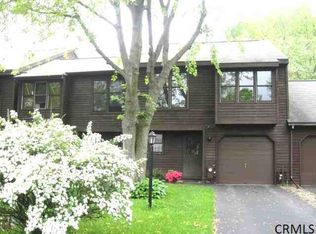 234 Woodscape Dr, Albany, NY 12203