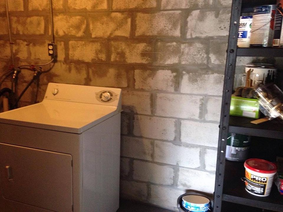 dryer/washer in laundry room
