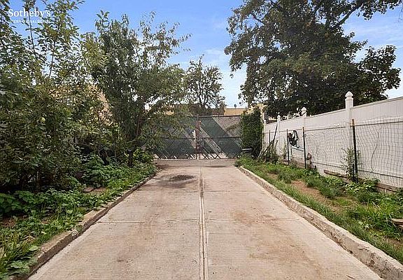 3rd image of 2713 Holland Ave #2