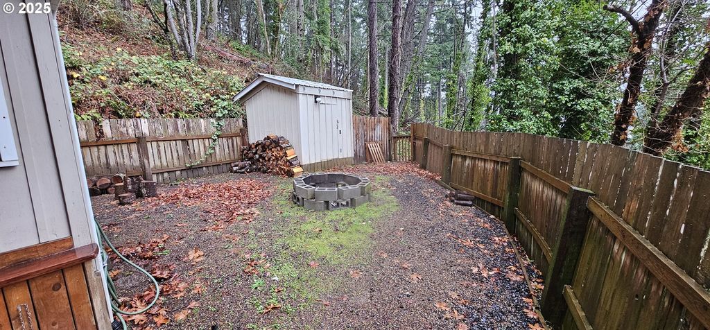420 W D Ave, Drain, OR - View 4