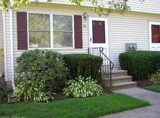 24 Windwood Dr, Windsor Locks, CT 06096