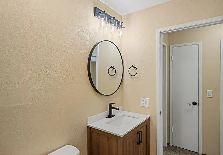 Park Plaza Apartments — Photo 26