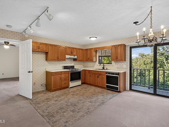 5th image of 153 Woodcrest Ln #153