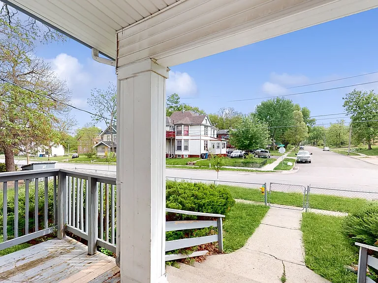 319 Franklin Ave — Photo 3