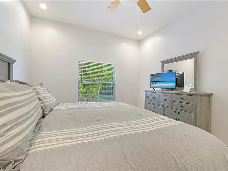 300 Wentworth Ct — Photo 15