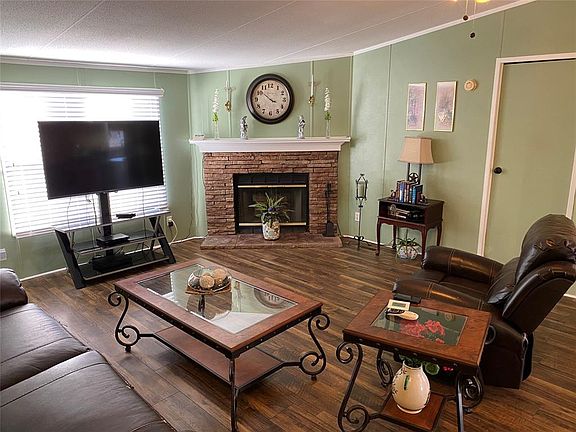 2nd image of 3050 Shady Creek Cir