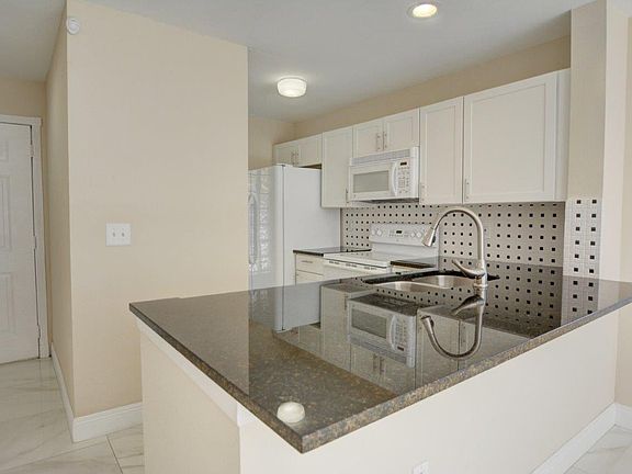 4th image of 4871 Via Palm Lakes #701