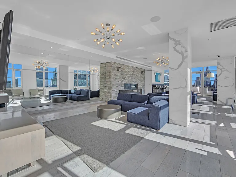 635 W 42nd St #21N — Photo 15